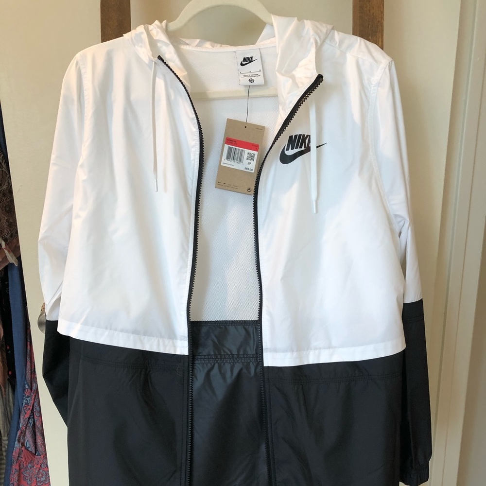 NWT Nike Windbreaker, size LG!!